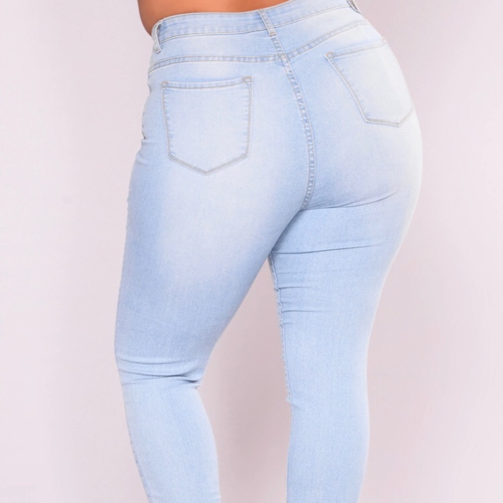 Fashion Nova Light Blue Jeans - Picture 9 of 9